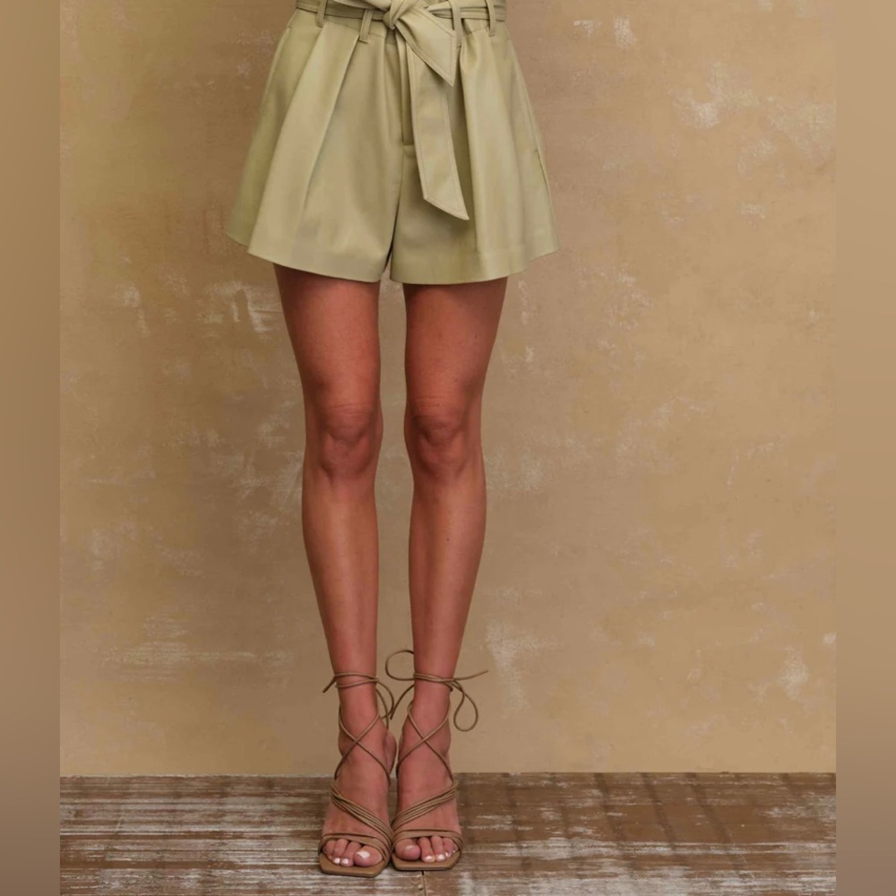 Truth by Republic pleated faux leather shorts - feels real!!! Sz 6